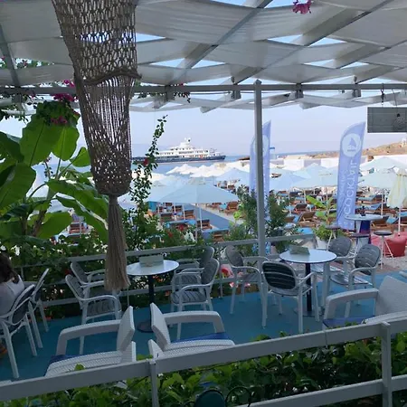 Cocktail & Dreams - 酒店 Sarandë